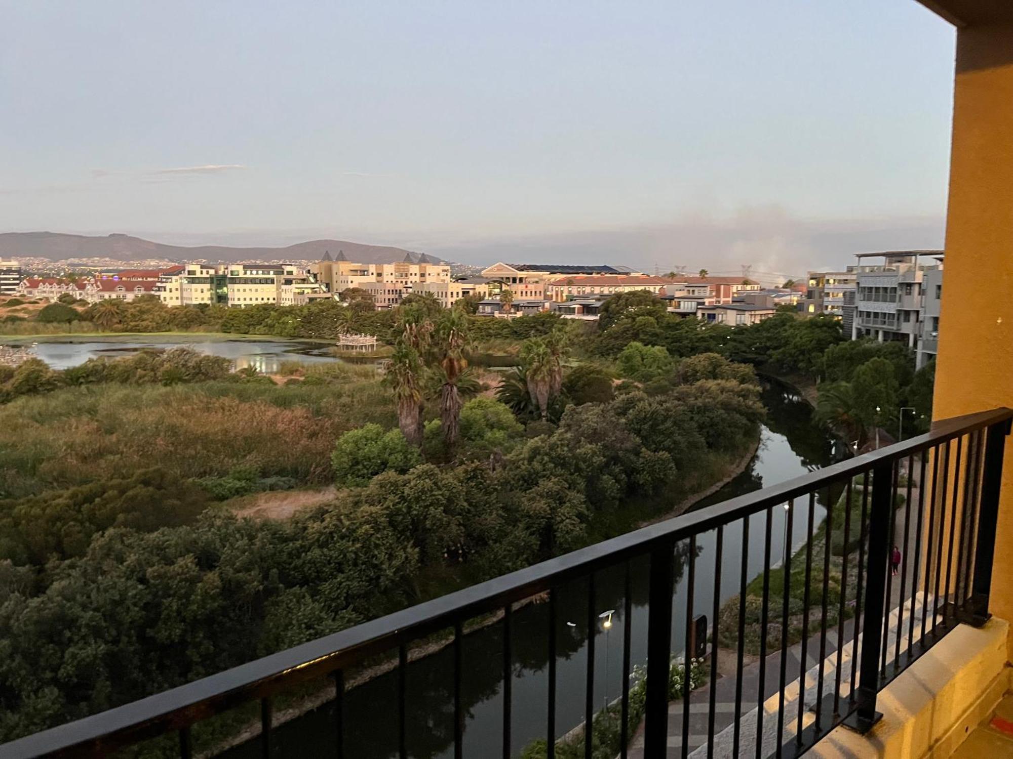 Stylish Near Canal Walk Mall In Century City Cape Town